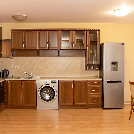 Spacious&central 2-bd In With Parking Apartament Warna
