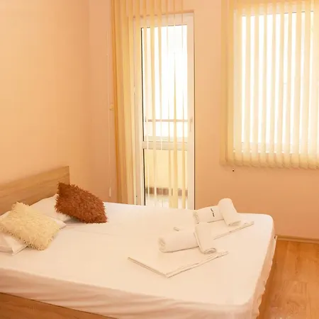 Apartament Spacious&central 2-bd In With Parking Warna