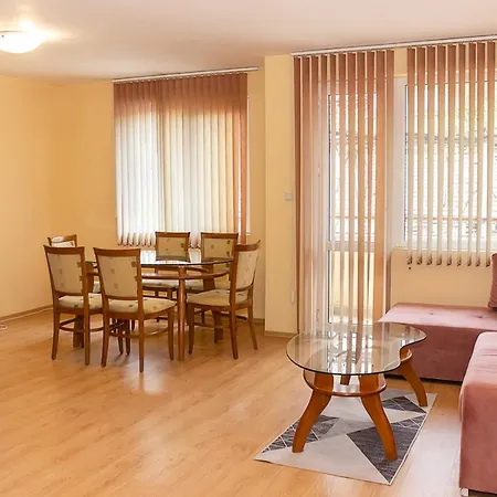 Apartament Spacious&central 2-bd In With Parking *