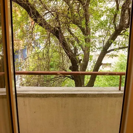 Spacious&central 2-bd In With Parking Apartament *