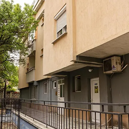 Spacious&central 2-bd In With Parking