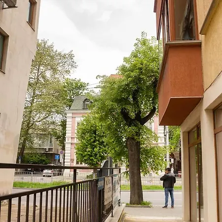 Spacious&central 2-bd In With Parking *