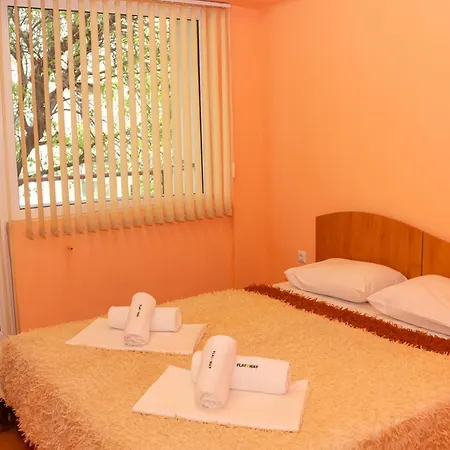 Spacious&central 2-bd In With Parking Apartament *