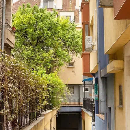 Spacious&central 2-bd In With Parking